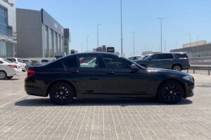 BMW 528i 2015 (أسود)