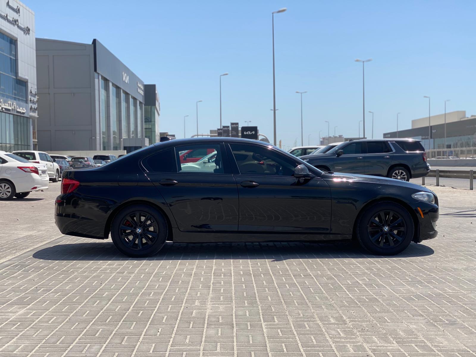 BMW 528i 2015 (أسود)