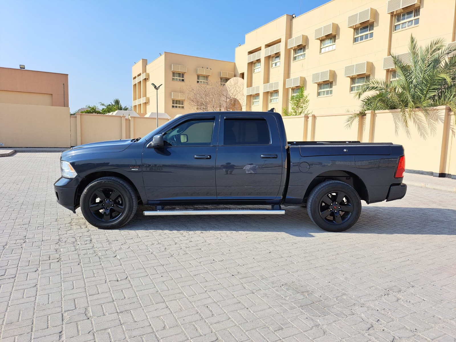 Dodge Ram SLT 2017 (Black)