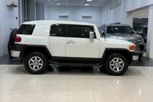 Toyota FJ Cruiser 2016 (White)
