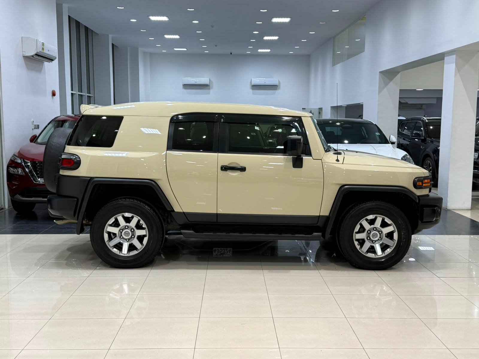 Toyota FJ-Cruiser 2023 (Beige)