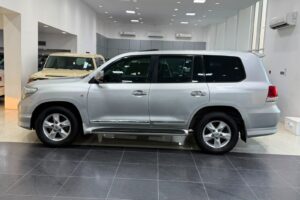 Toyota Land Cruiser VX-R 2010 (Silver)