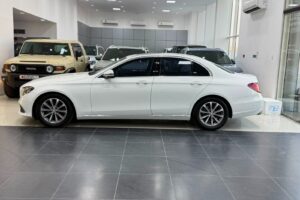 Mercedes Benz E-200 / 2017 (White)