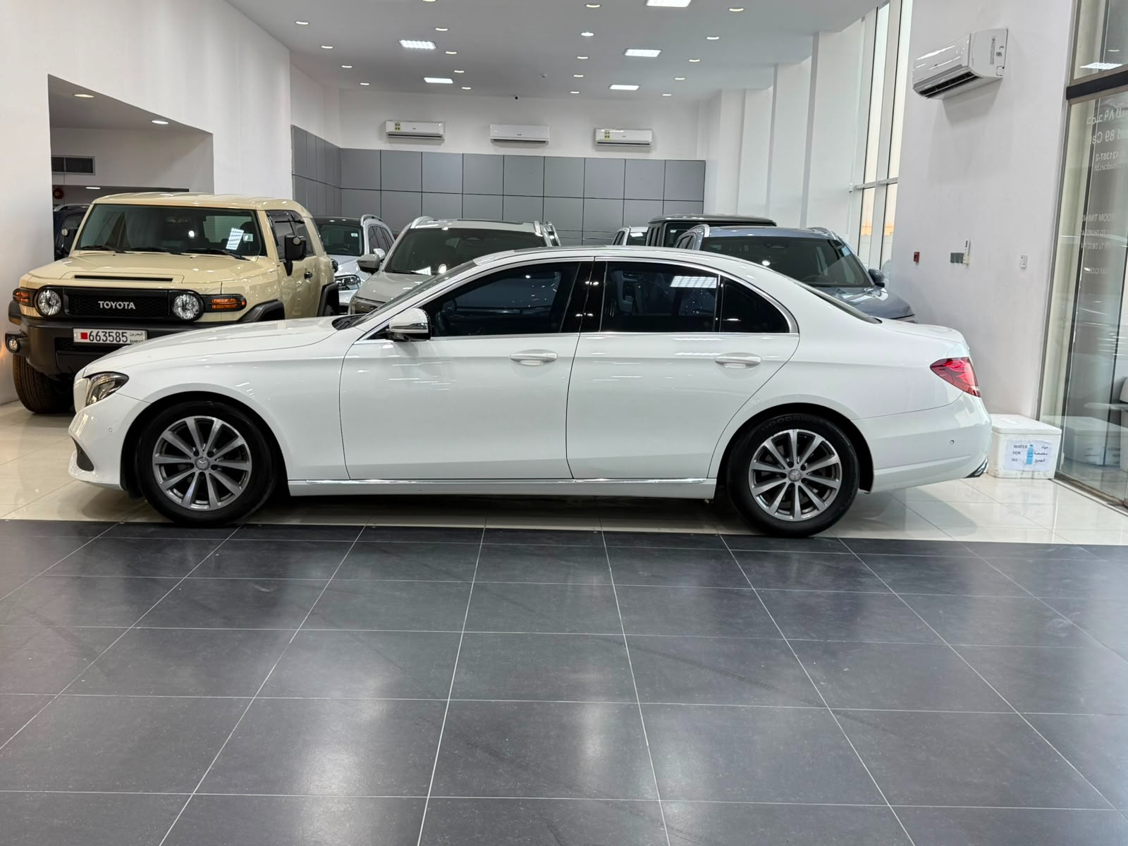 Mercedes Benz E-200 / 2017 (White)