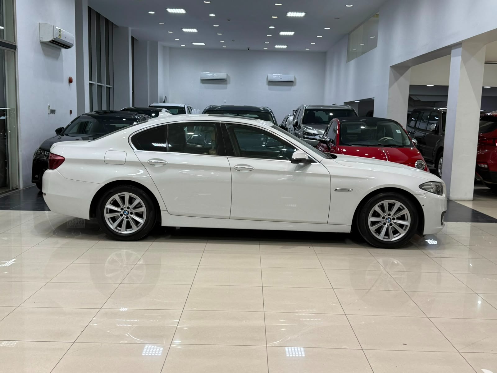 BMW 520i 2016 (White)