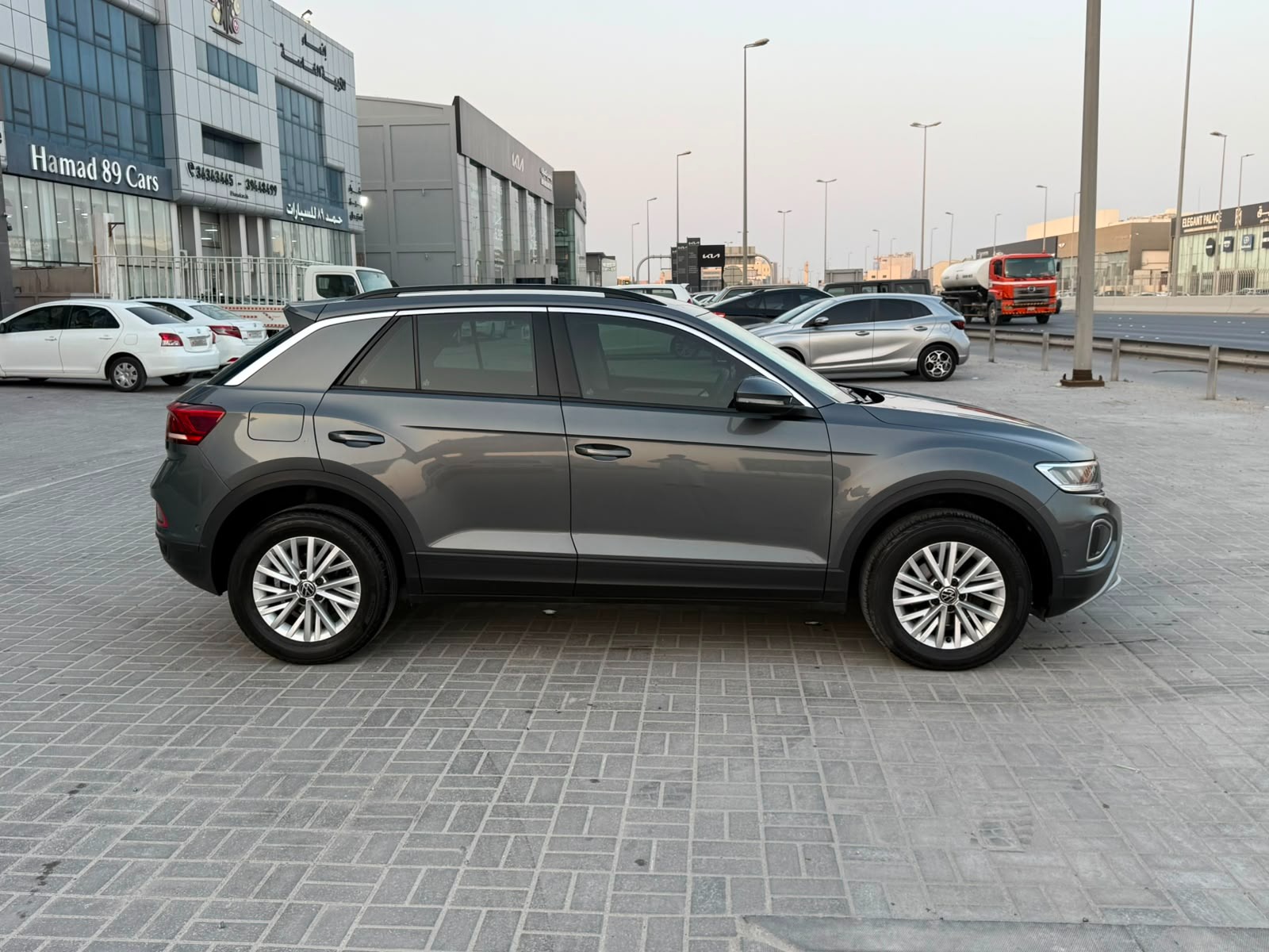 Volkswagen T-Roc 2023 (Grey)