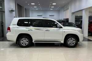 Toyota Land Cruiser GX-R 2010 (White)