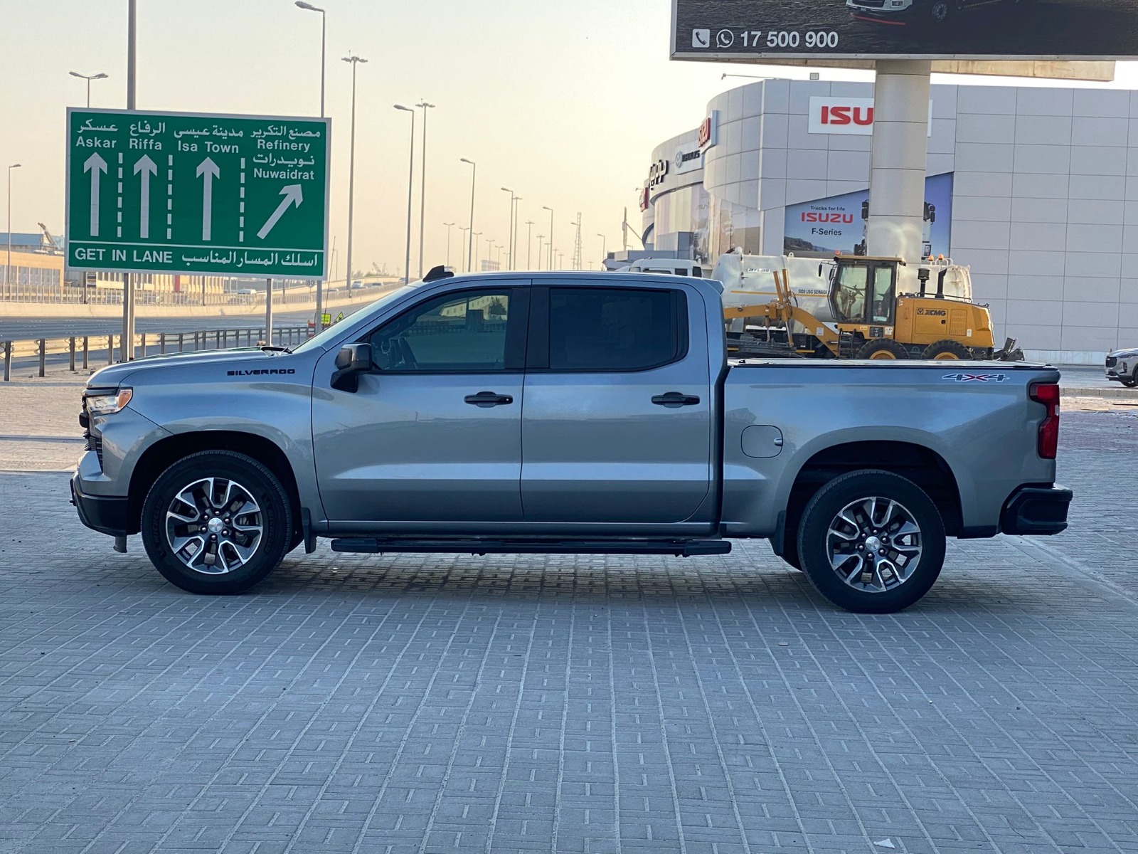 Chevrolet Silverado 2023 (Grey)