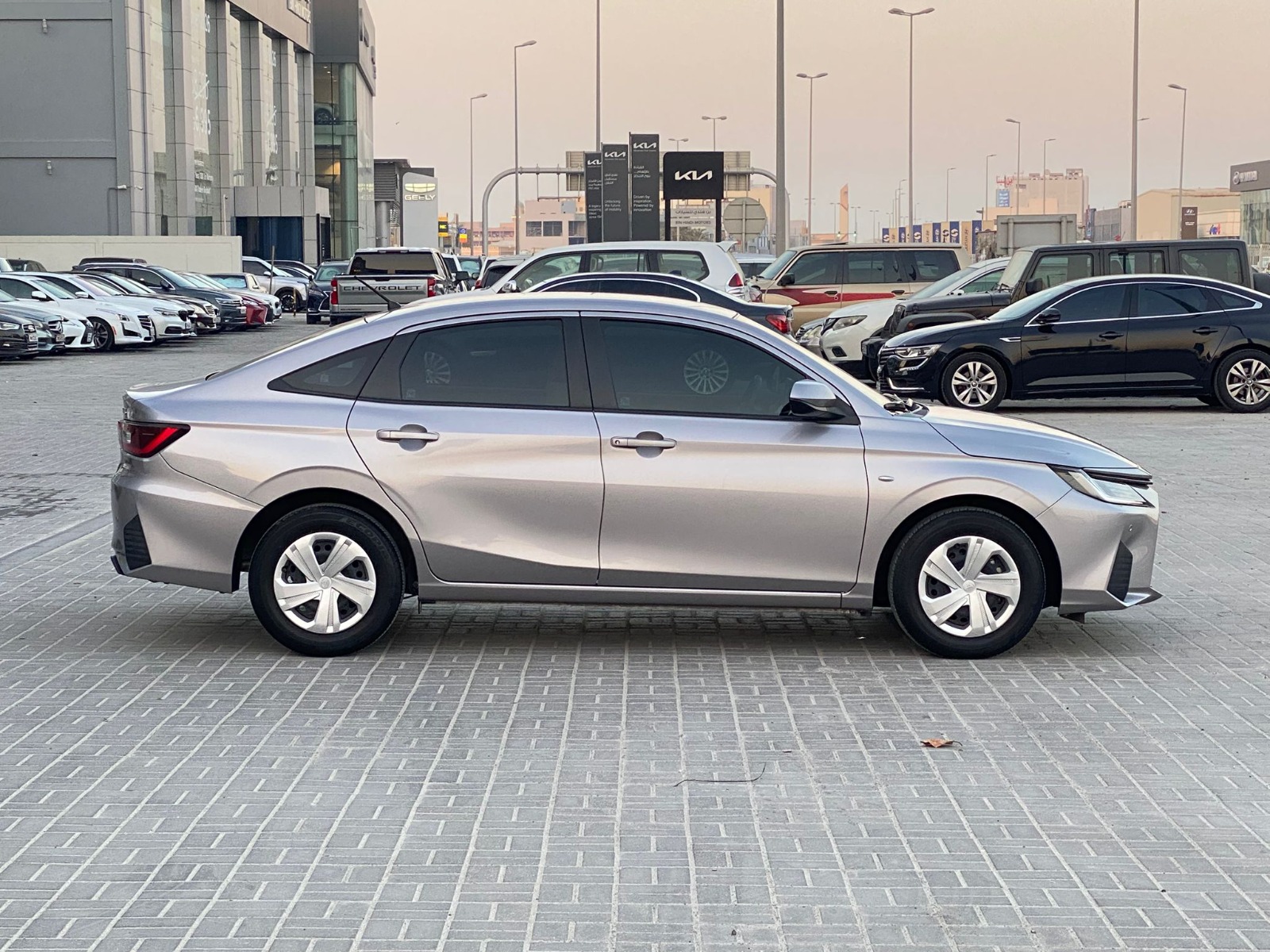 Toyota Yaris 2023 (Silver)