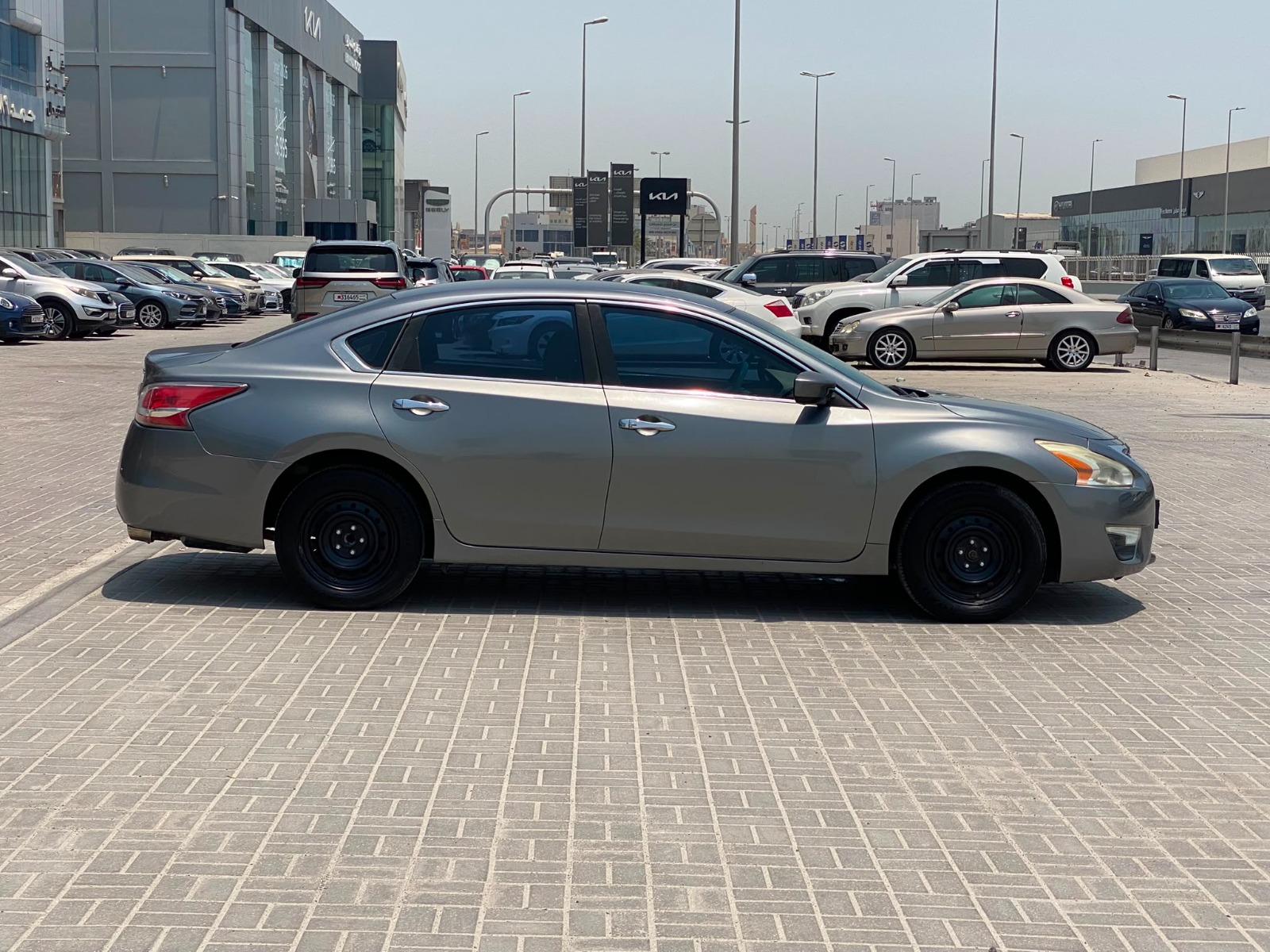 Nissan Altima 2016 (Grey)