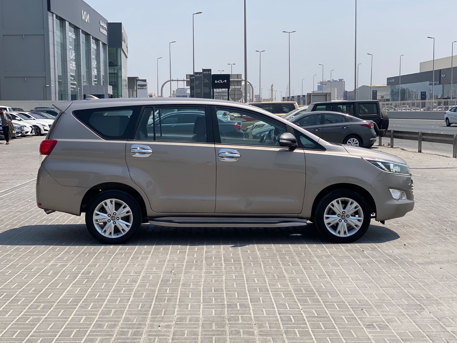 Toyota Innova 2016 (Bronze)