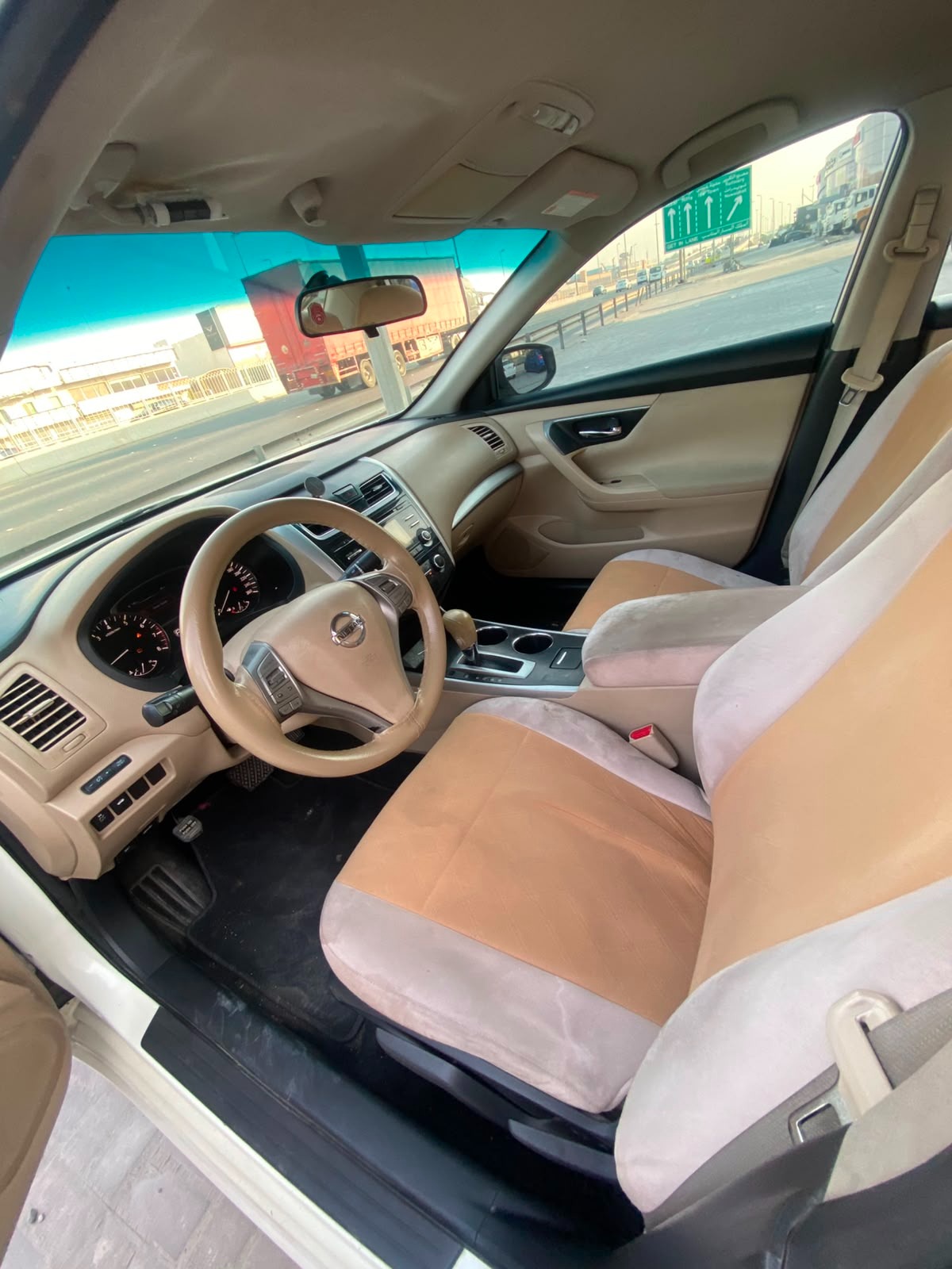 Nissan Altima 2016 (White)