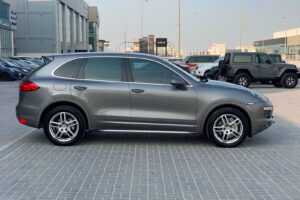 Porsche Cayenne 2012 (Grey)