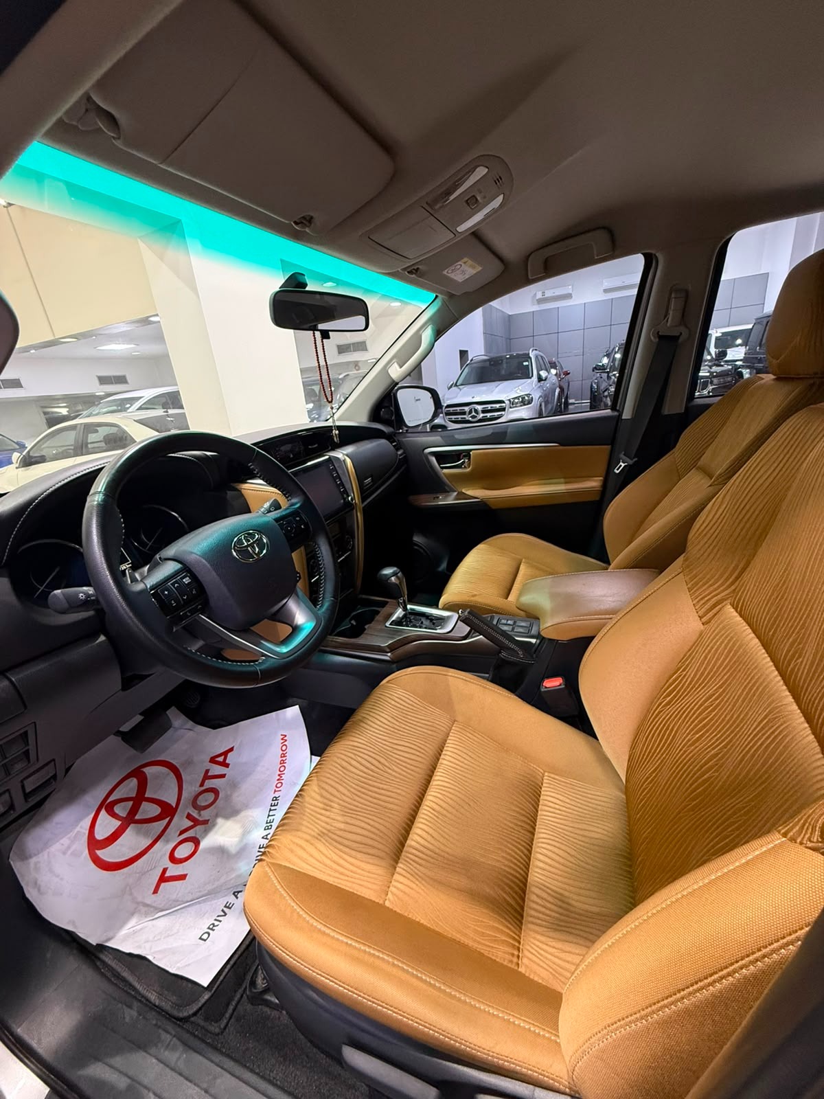 Toyota Fortuner / 2024 (Silver)