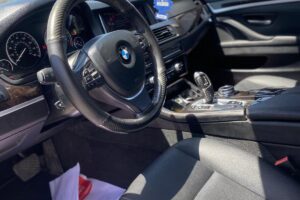 BMW 528i 2015 (أسود)