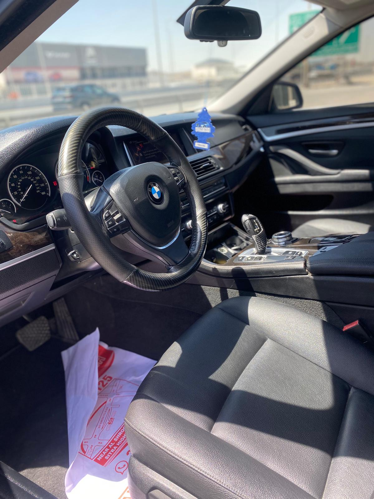 BMW 528i 2015 (أسود)