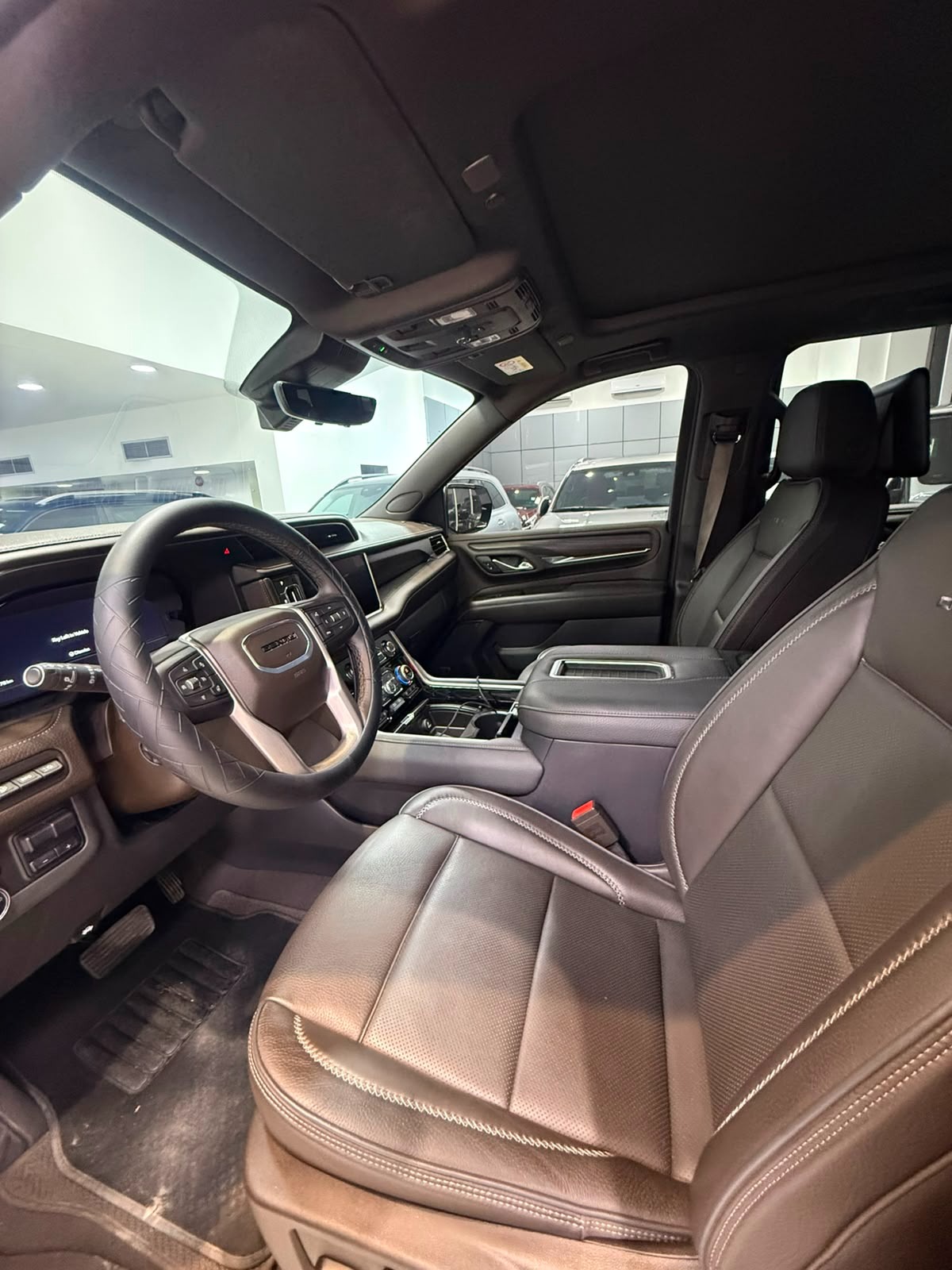 GMC Yukon Denali 2024 (White)