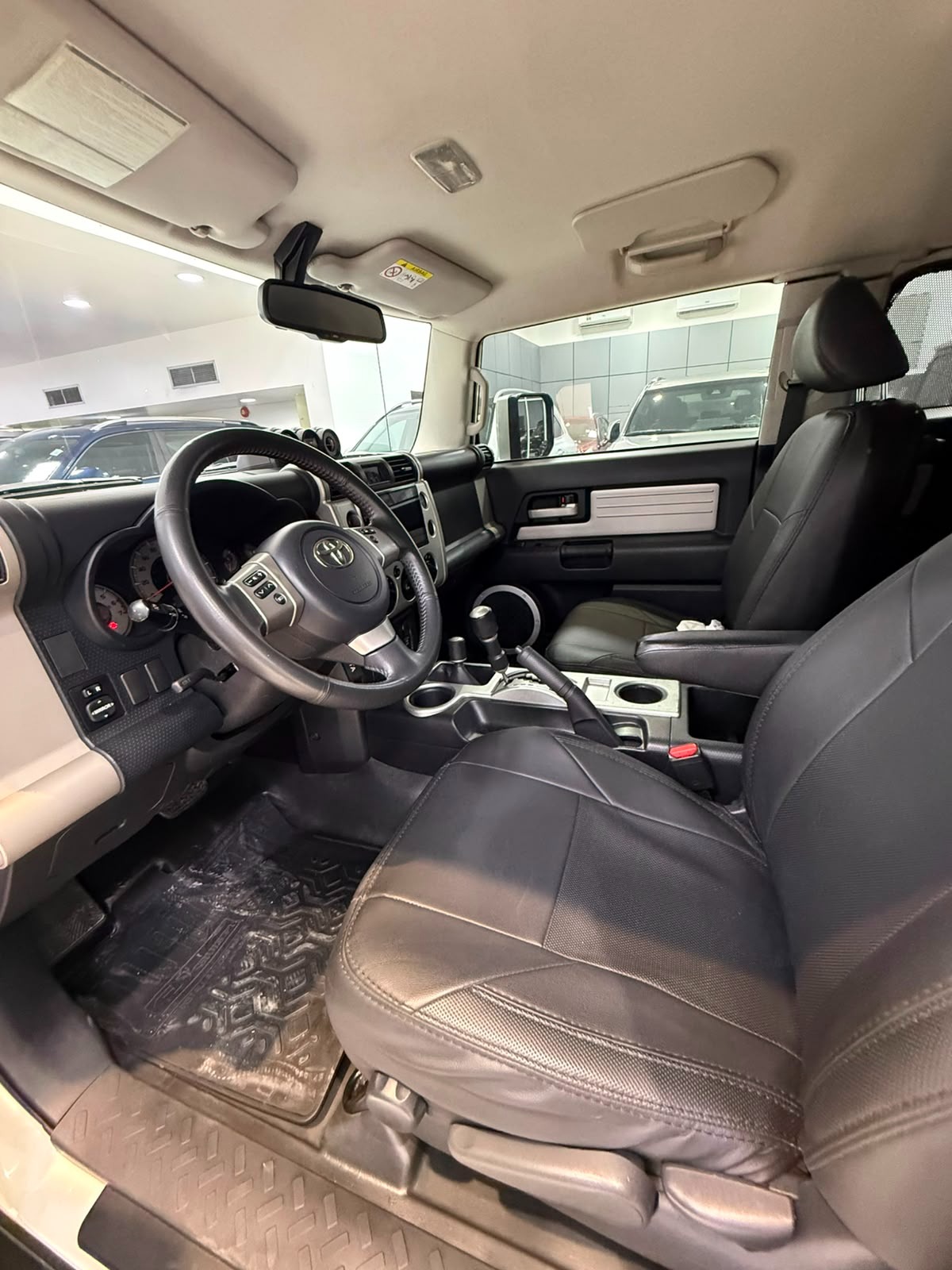Toyota FJ Cruiser 2016 (White)