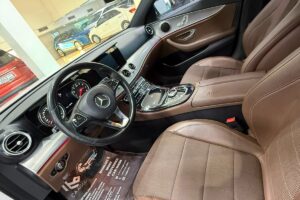 Mercedes Benz E-200 / 2017 (White)