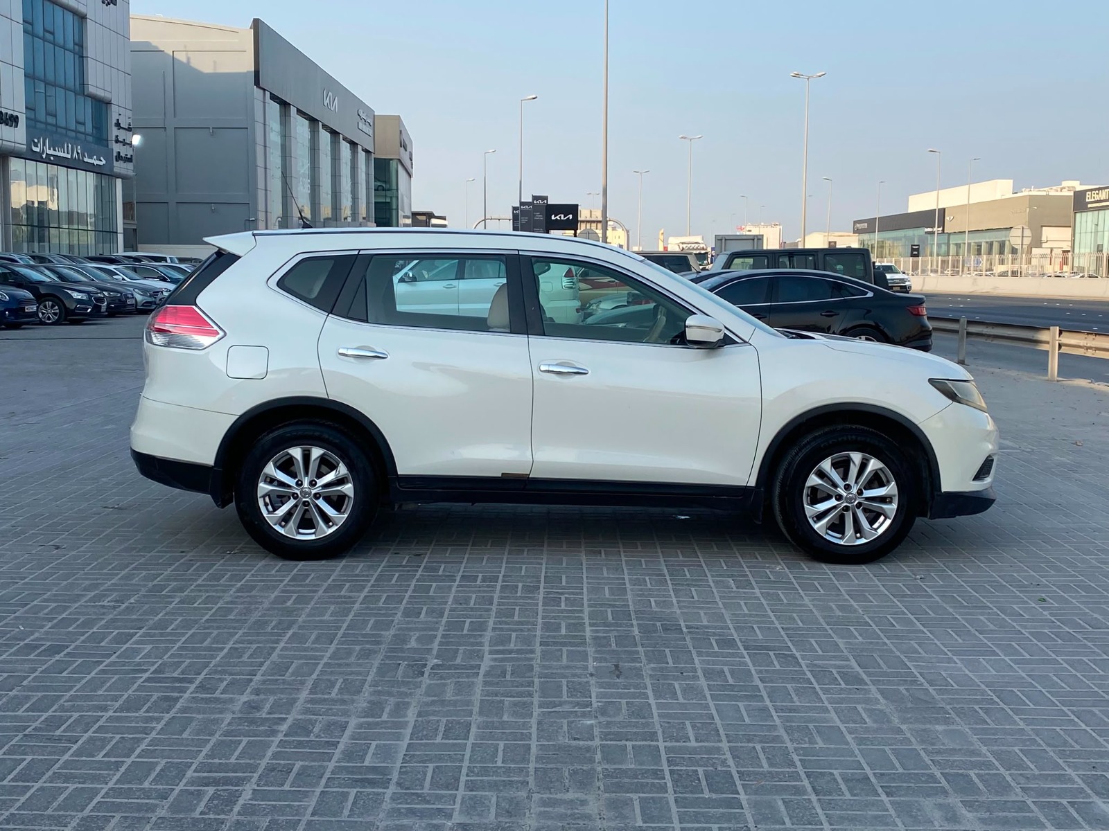 Nissan X-Trail 2016 (White)