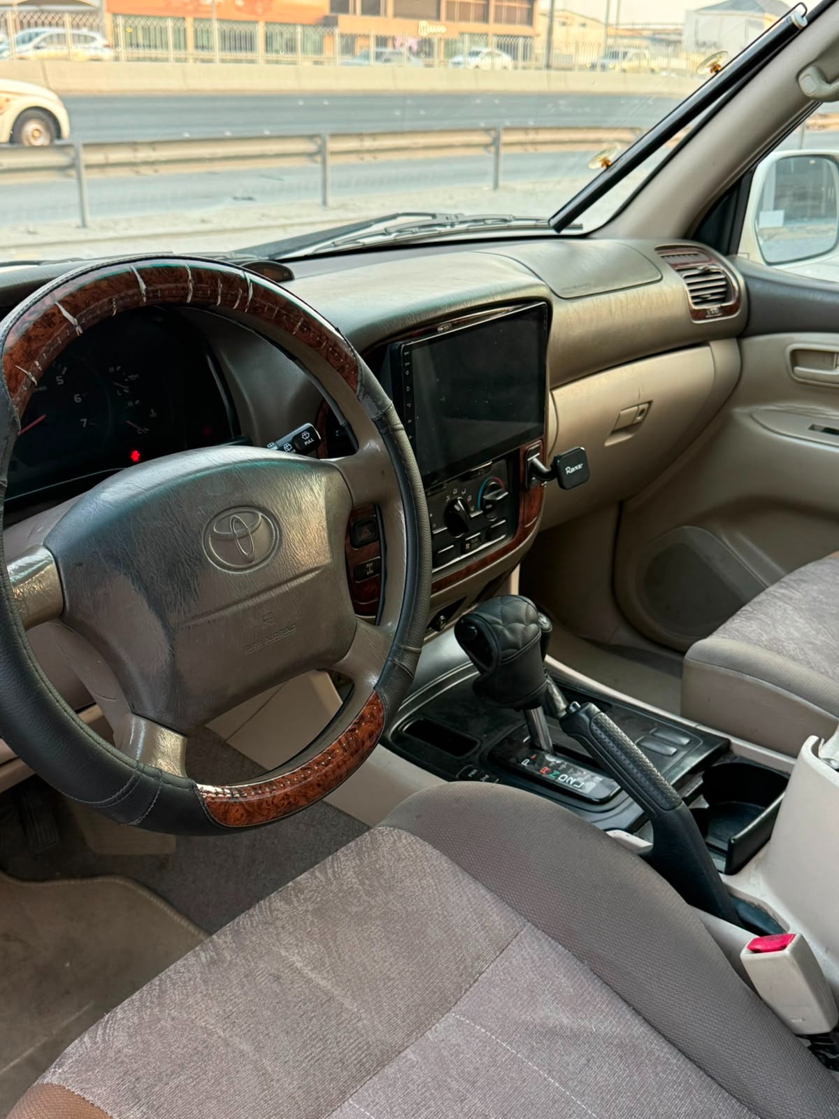 Toyota Land Cruiser GX-R 2001 (White)