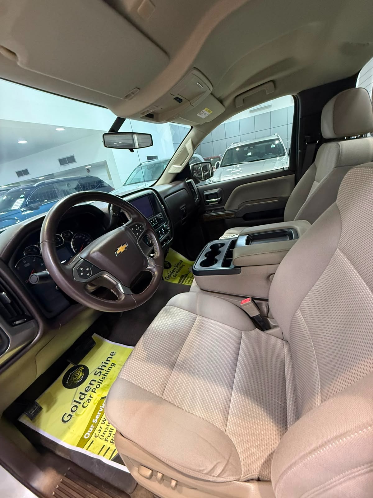 Chevrolet Silverado LT 2018 (Silver)
