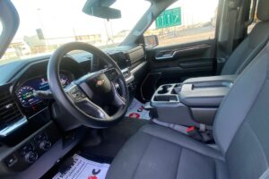 Chevrolet Silverado 2023 (Grey)