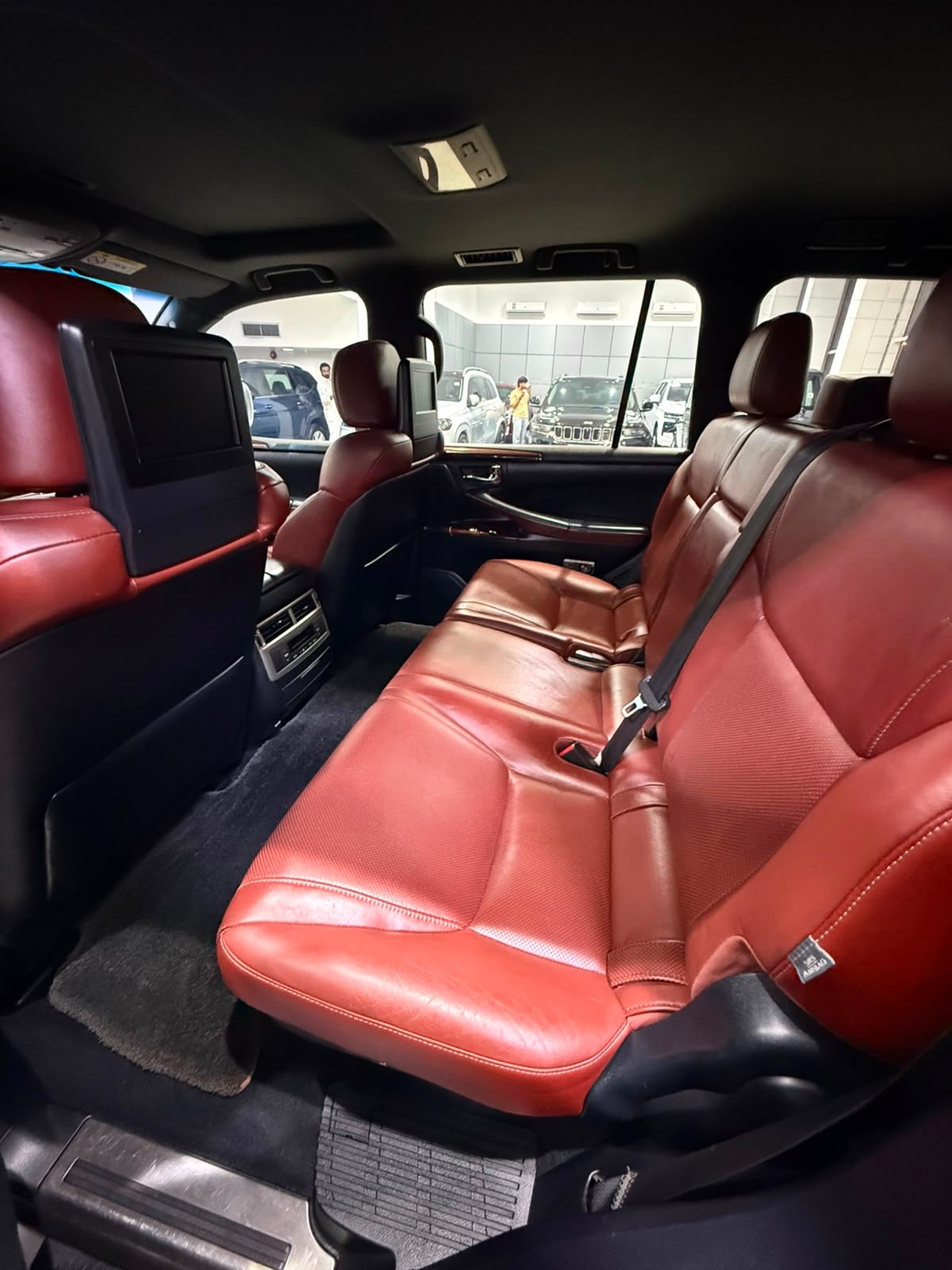 Lexus LX-570 S 2015 (Silver)