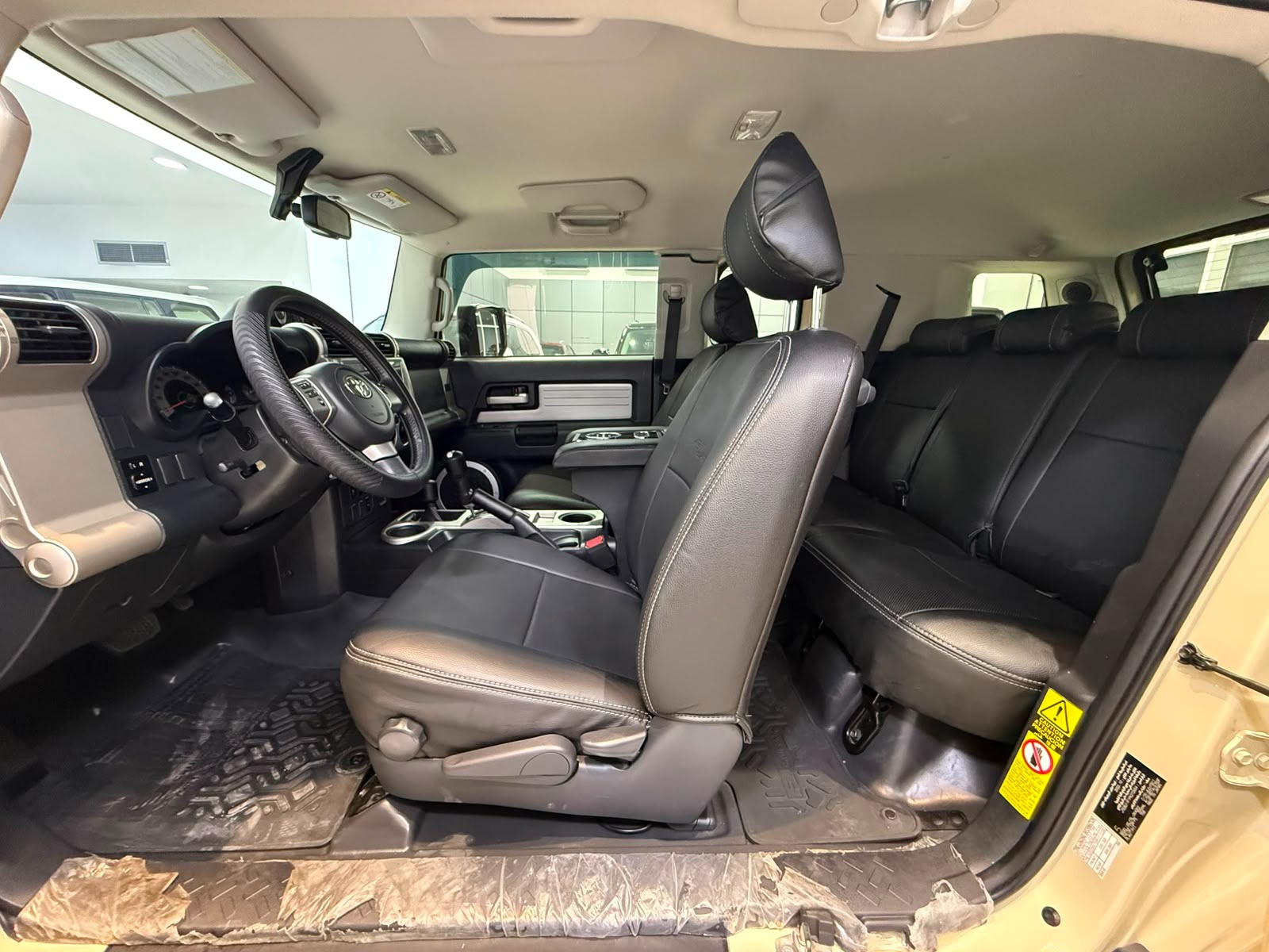 Toyota FJ-Cruiser 2023 (Beige)
