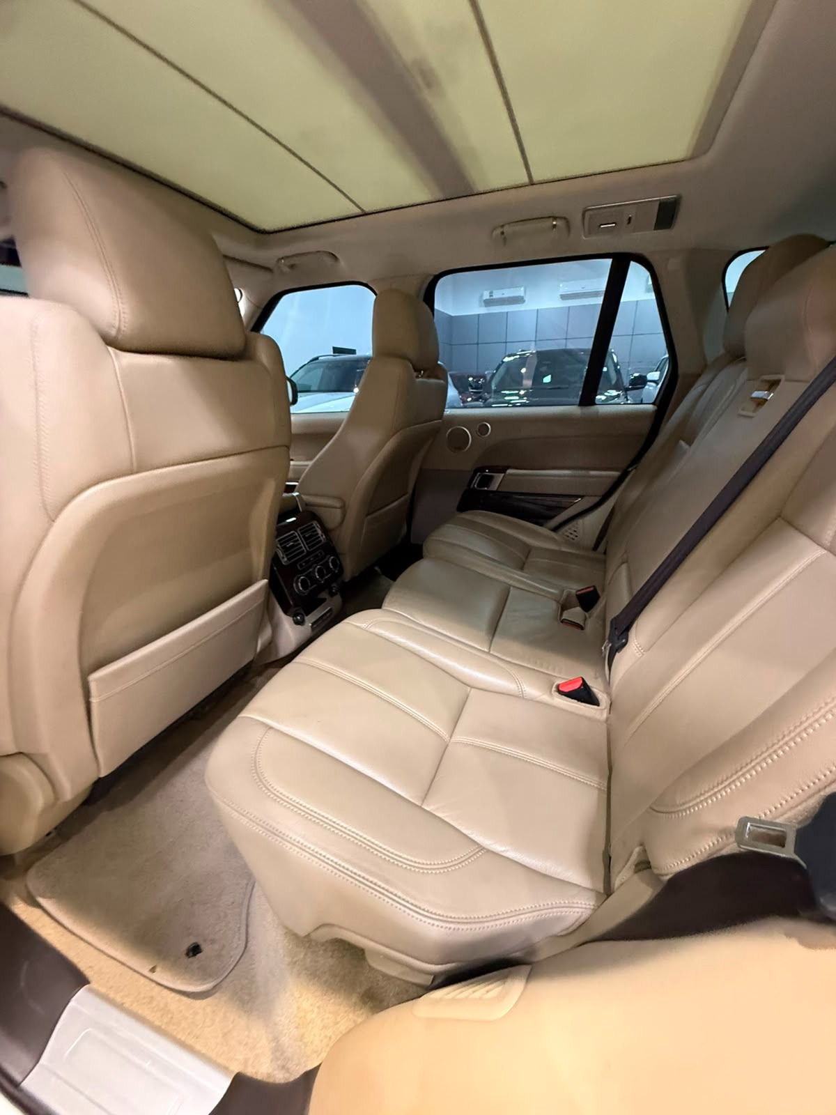 Range Rover Vogue SE 2016 (White)