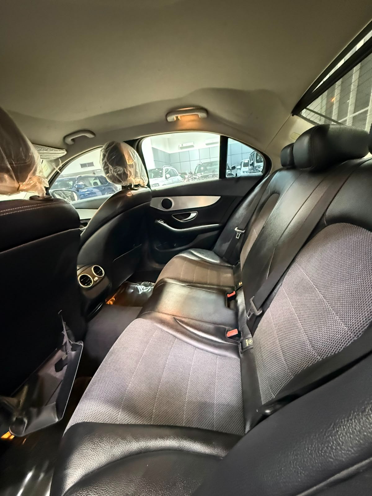 Mercedes Benz C-180 / 2015 (Silver)