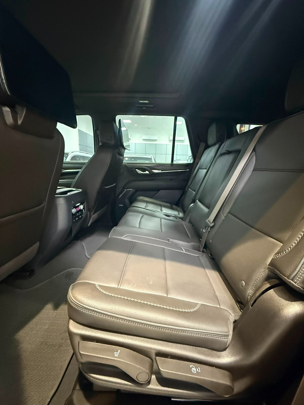 GMC Yukon Denali 2024 (White)