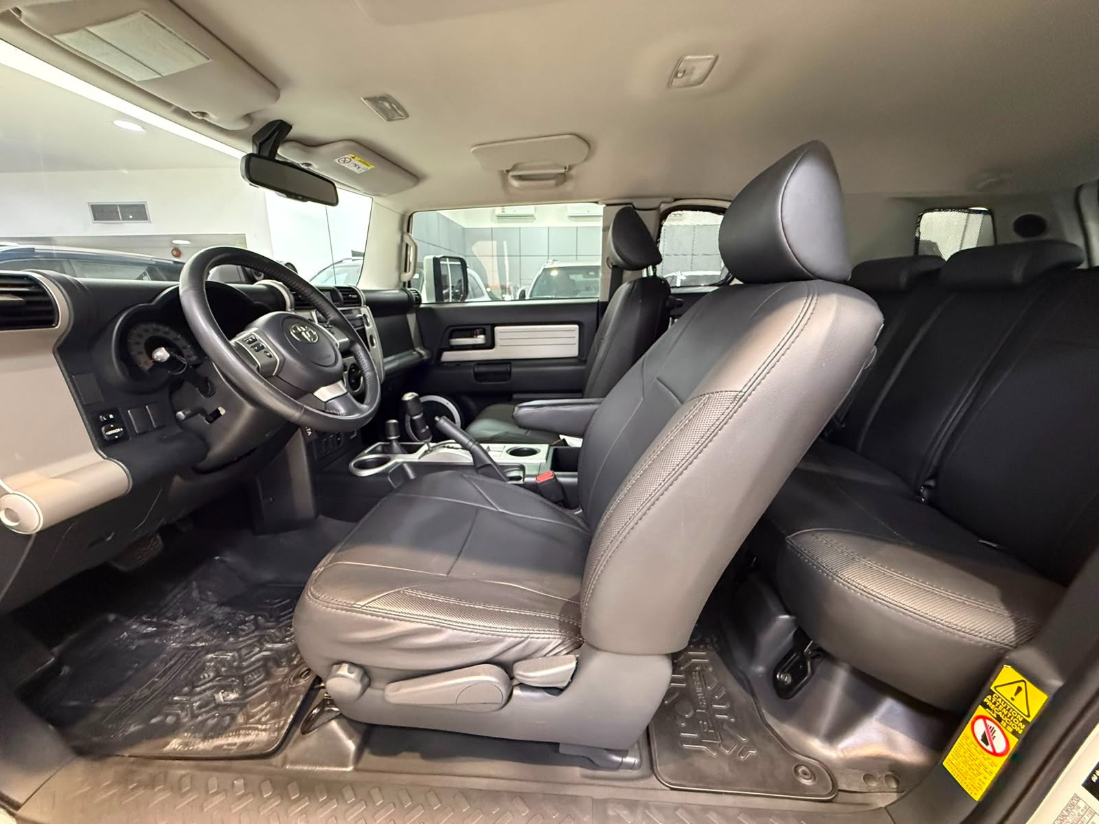 Toyota FJ Cruiser 2016 (White)