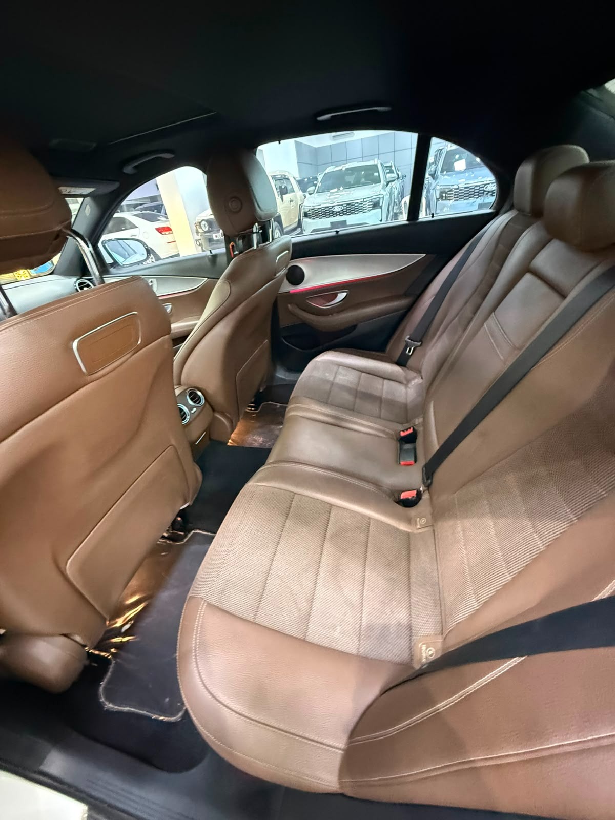 Mercedes Benz E-200 / 2017 (White)