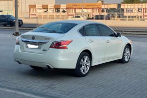 Nissan Altima 2016 (White)