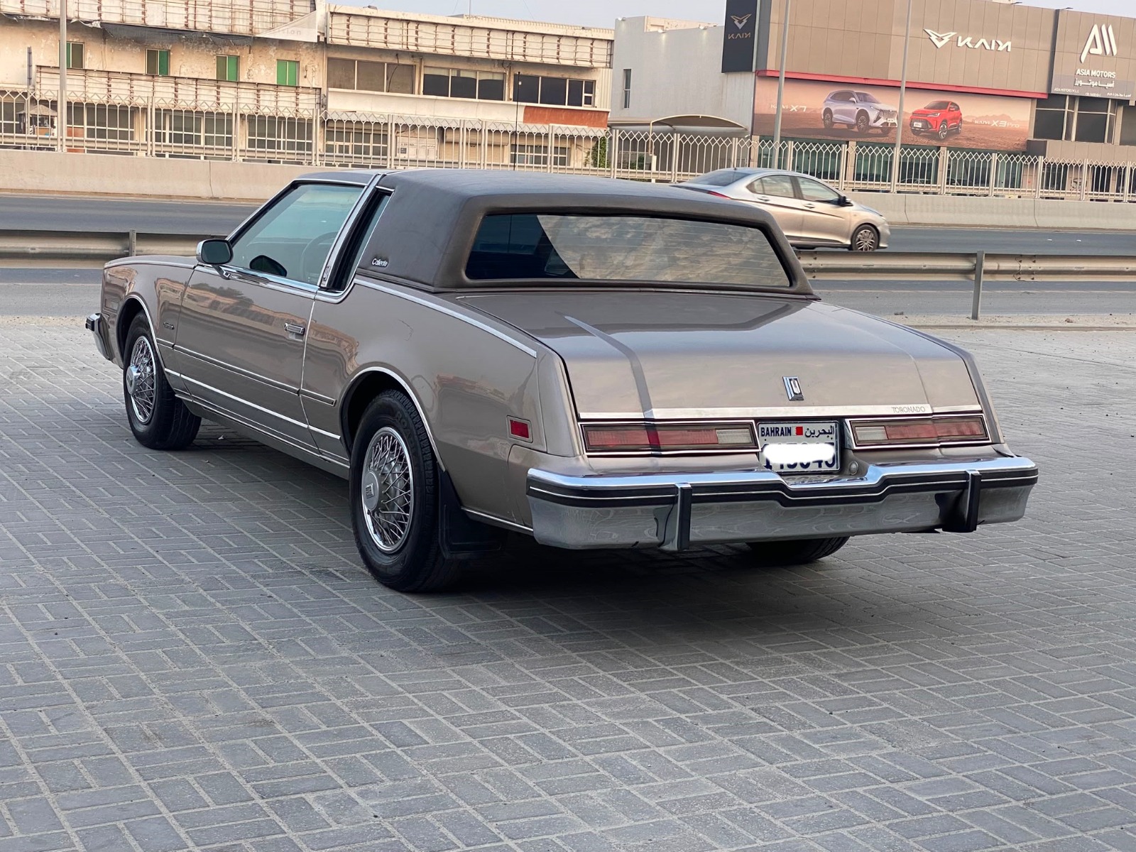 أولدزموبيل تورونادو 1984 (بني)