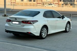 Toyota Camry LE Hybrid 2022 (White)