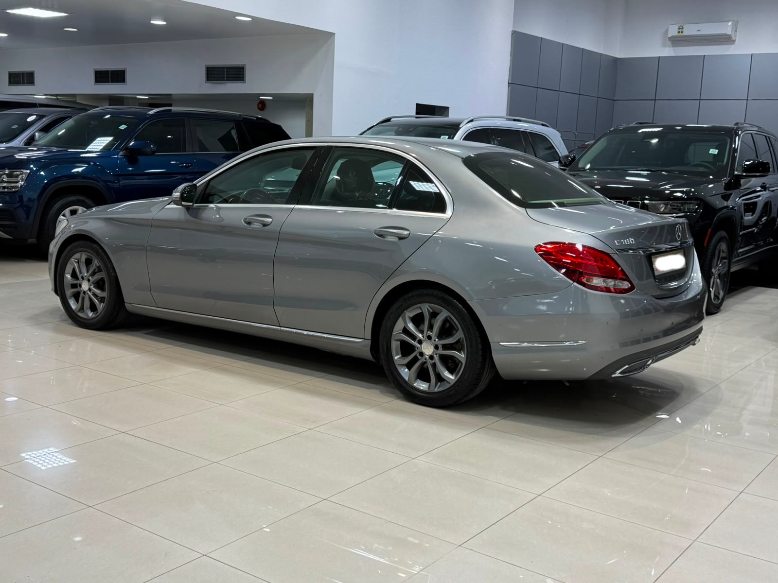 Mercedes Benz C-180 / 2015 (Silver)