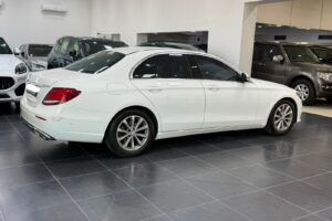 Mercedes Benz E-200 / 2017 (White)
