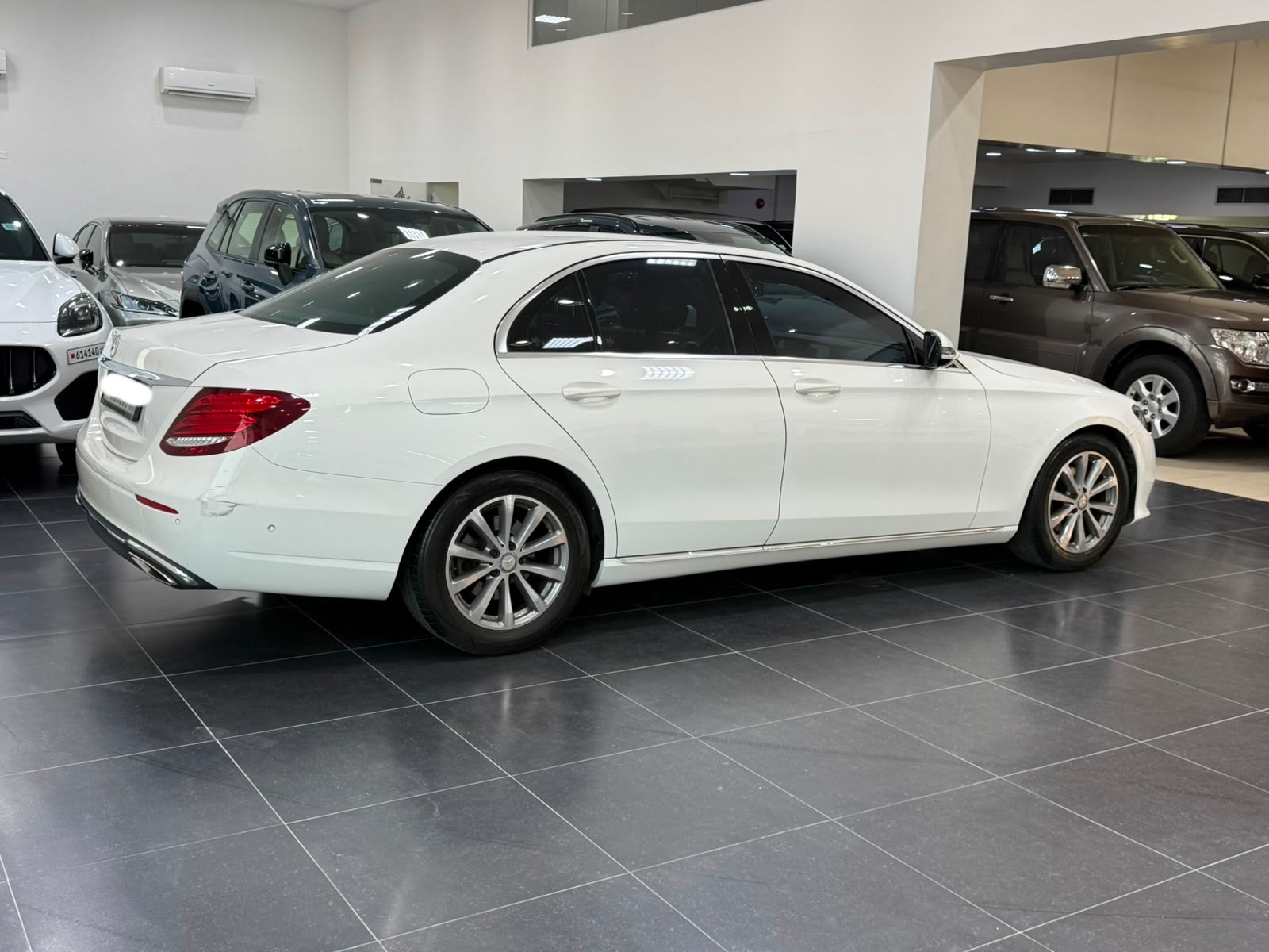 Mercedes Benz E-200 / 2017 (White)