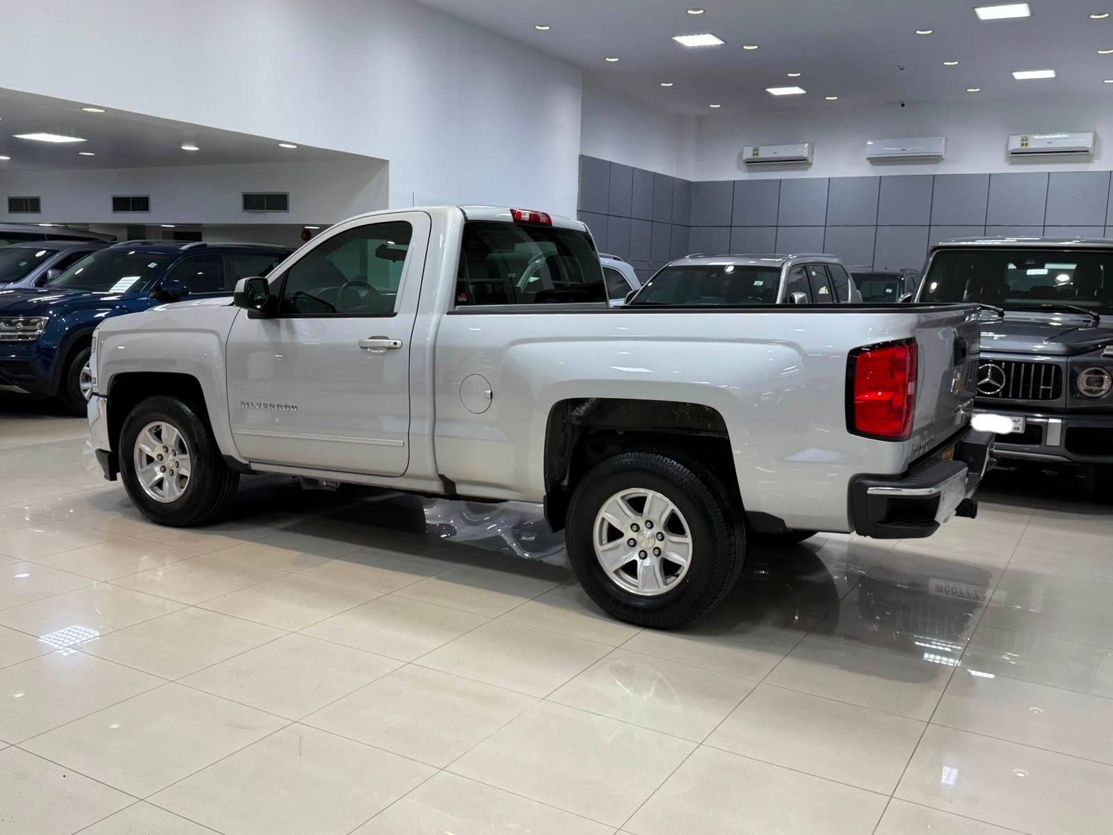 Chevrolet Silverado LT 2018 (Silver)