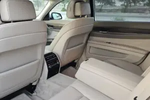 بي إم دبليو 740Li موديل 2010 للبيع – سيدان فاخرة