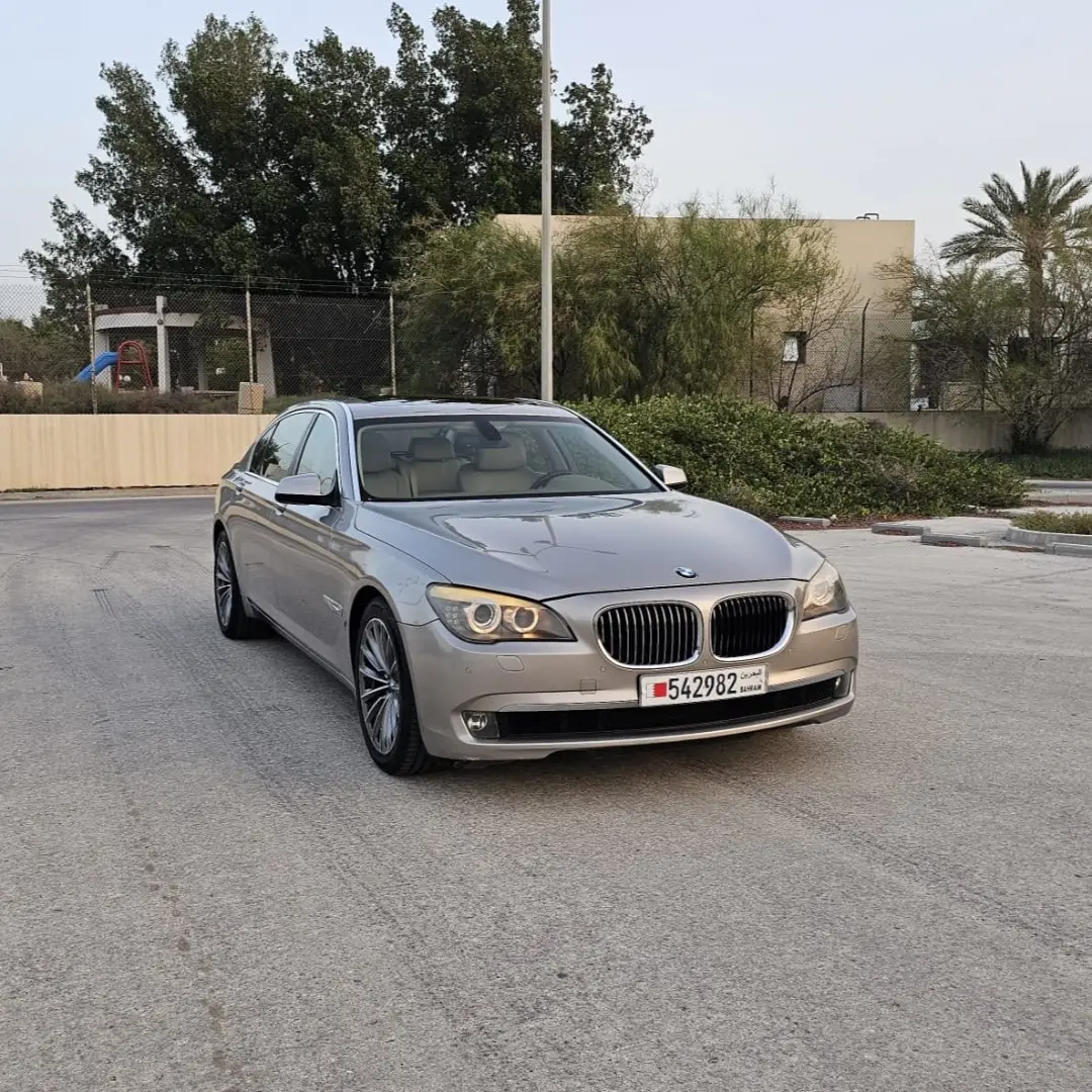 بي إم دبليو 740Li موديل 2010 للبيع – سيدان فاخرة