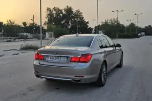 بي إم دبليو 740Li موديل 2010 للبيع – سيدان فاخرة