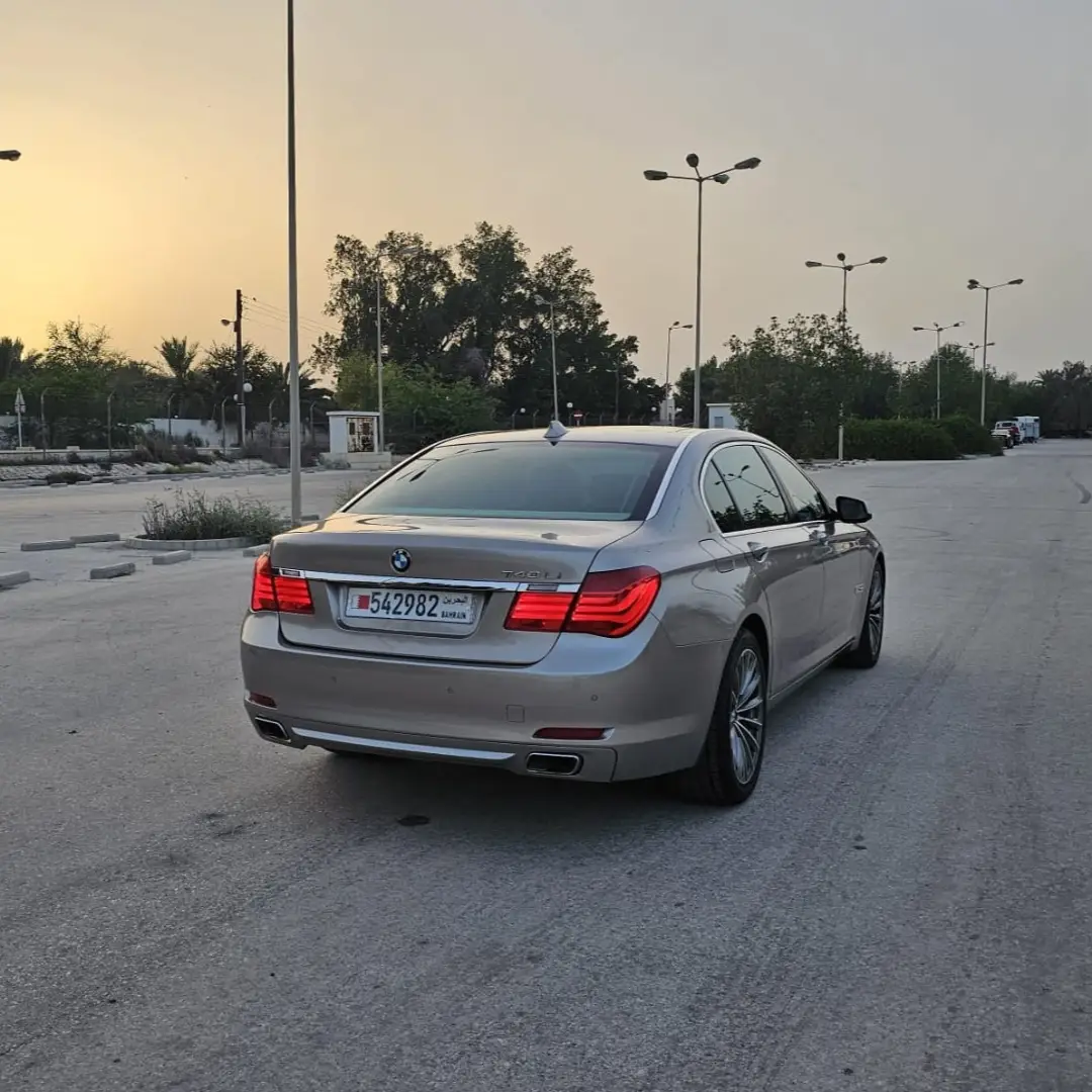بي إم دبليو 740Li موديل 2010 للبيع – سيدان فاخرة