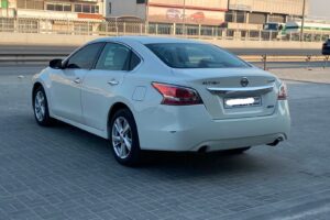 Nissan Altima 2016 (White)