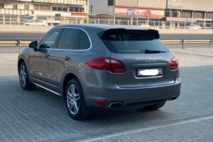 Porsche Cayenne 2012 (Grey)