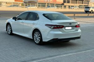 Toyota Camry LE Hybrid 2022 (White)