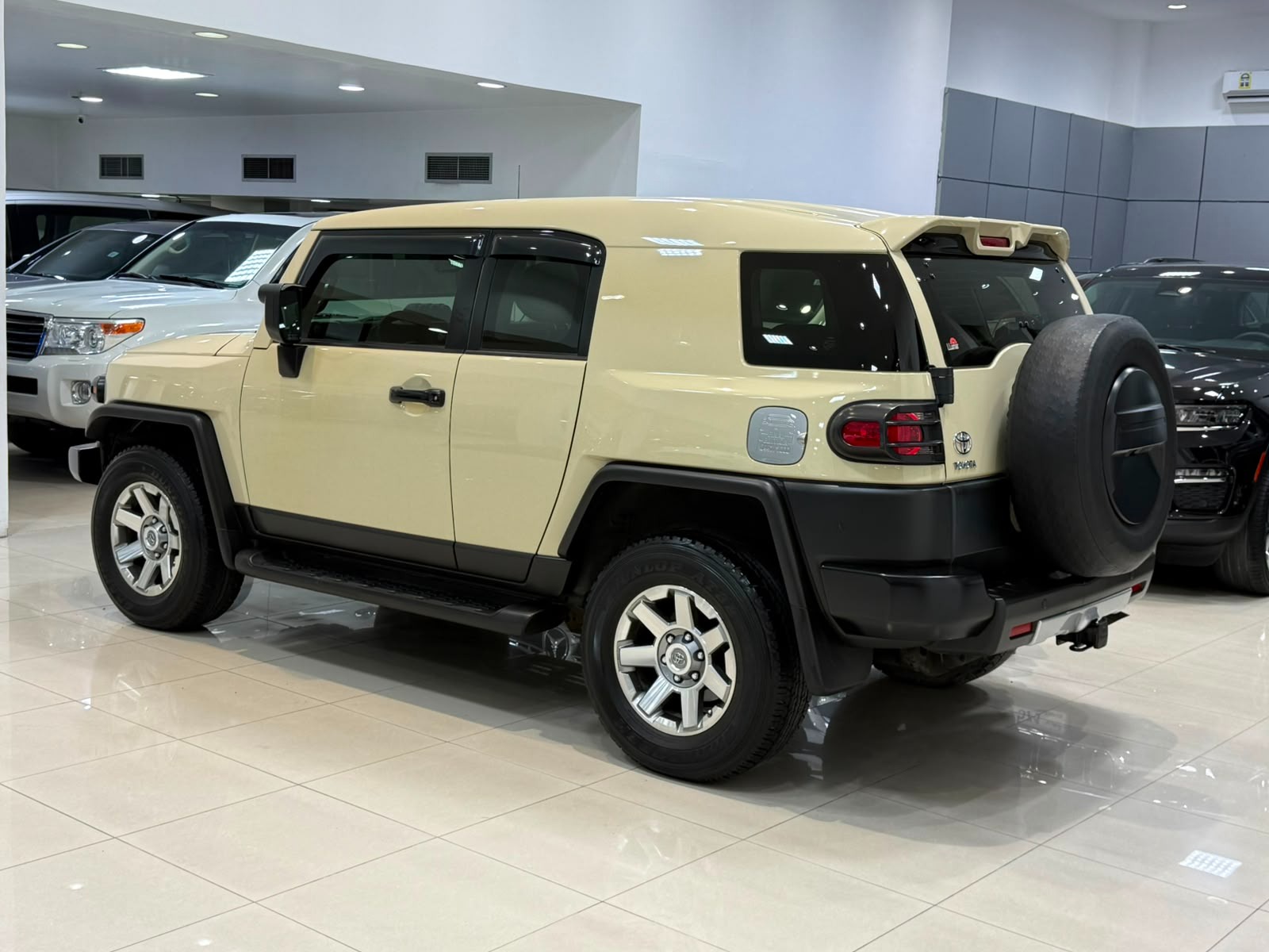 Toyota FJ-Cruiser 2023 (Beige)