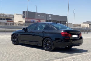 BMW 528i 2015 (أسود)